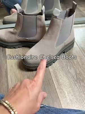 Fall shoe sale.. cute & comfy Cushionaire Chelsea Boots on a BIG sale + Free 3 day shipping @Cushionaire #cushionaire #chelseaboots #falloutfitinspo #cuteboots 