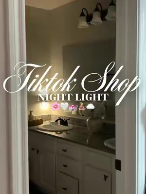 Night light 🌸🤍💒🧘🏼‍♀️☁️#fyp #nightlight #sunsetlight #auralight #nightlights 