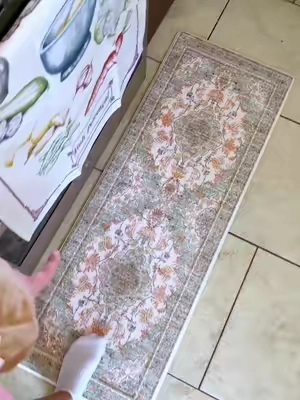 we can finally stop choosing between back pain & an aesthetic kitchen now that they’re making anti-fatigue kitchen mats that are ergonomic, supportive, & actually aesthetic! This vintage kitchen mat set is gorgeous & adds so much color to my space✨ #kitchenmats #kitchenrug #kitchenmat #antifatiguemats #TiktokShopCreatorPicks  