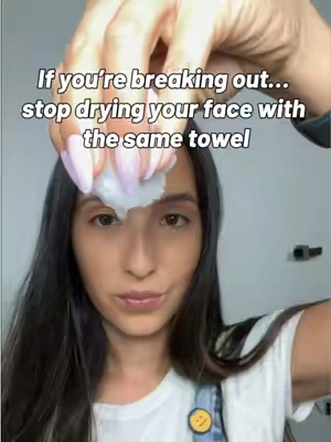 Still using the same face towel every day? Your skin deserves better #disposablefacetowel #acnetreatment #acneproneskin #skincare #skincaretips 