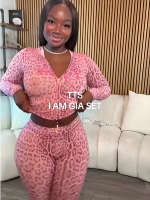 I am Gia outfit 🥰🥰🥰 pretty girls wear I am Gia. I’m wearing a small. #iamgia #iamgiaoutfit #iamgiahaul 