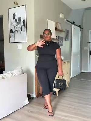 Belly’s don’t ruin outfits #tiktokshopsummersale #midsizefashion #midsizesummeroutfit #apronbellystyle #bodyconfidence 