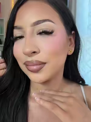 Lip combo 😍 #foryoupage #beautycreations #ilovemakeup #mylipcombo #forthegirls 