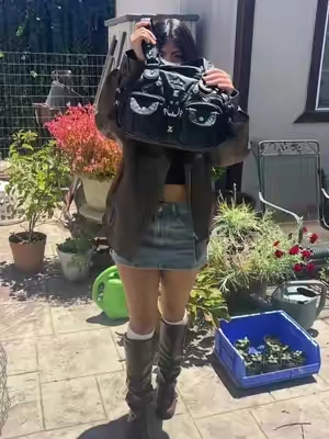so many pockets you can carry your entire life in here😋#angelkissbag#fallootdinspo 