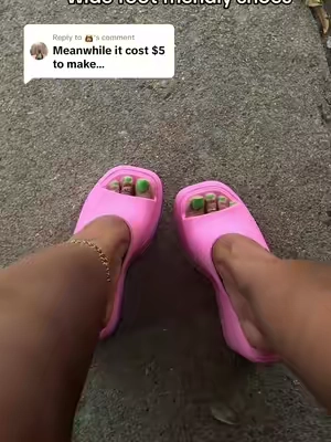 Replying to @👸🏽 wide foot friendly shoes 🤏🏽 i love my @Melissa Shoes #fashion 