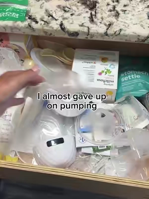 The heated pump feature alone had me curious… but being able to customize the pumping rhythm too? 🙌 If you’ve been looking for a wearable pump that helps make pumping a little more comfortable while keeping your hands free, this one is definitely worth checking out. #BreastfeedingMom #WearableBreastPump #PumpingMom #NewMomEssentials #PostpartumJourney 