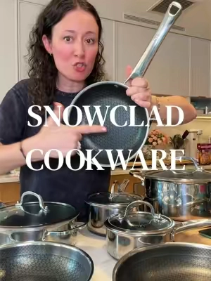 Replying to @Wolfkraken the professional level quality and durability that you’re getting for a wildly different price! 🥳🍳 #cookware #snowclad 