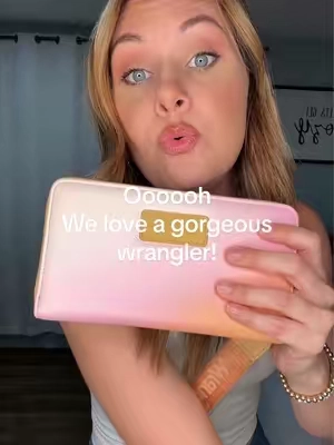 WHY ARE THEY ALL SO GORGEOUS?! 😍 @Vaqueras Outfitters #wrangler #walletforwomen #westernfashion #wristlet #summermusthaves 