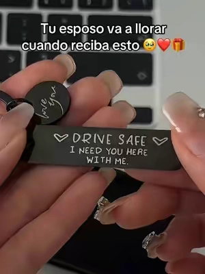 Un llavero romántico para novio, esposo, prometido o esa persona que nunca quieres perder. #teamoregalo #llaveroparanovio #regaloromantico #regaloparael #tiktokshop jx  