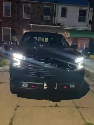 ¿Tu carro también quiere brillar?😎✨ Elige el logo que más te guste y haz que cada vez que abras la puerta se vea Instalación fácil 🔥envío gratis #cars #chevrolet #carlights #automotive #tiktokmademebuyit
