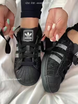 Stylish and comfortable for everyday wear 🖤🤩 #flykicks #ttsneakerweek #tiktokshopsummersale #adidas #womenshoes 