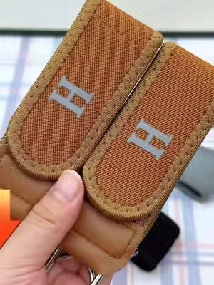 Say goodbye to the heavy belt buckle! This buckle-free elastic belt keeps your pants secure and comfortable, with a clean and invisible look. Perfect for daily use or outdoor activities! #belt #nobuckle #TikTokShopSummerSale #WeeklyDeals #Summervibes 