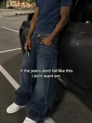 this silhouette too hard #baggyjeans #widelegjeans #jeans #streetwear #OOTD 