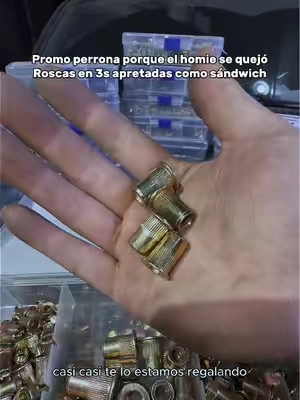 Esta herramienta es el paro definitivo pa' las láminas delgadas. Funciona como un "sándwich de metal": aprieta bien macizo por ambos lados y en 3 segundos te deja un hoyo con rosca permanente de la nada. ¡Cero soldaduras, un jale bien limpio! Ahorita te llevas el set de 300 piezas a mitad de precio, con free shipping, ¡y de paso te dejamos caer 50 tuercas extra de a grapa! Pícale de volada al carrito amarillo aquí abajo y ármate el tuyo antes de que regrese al precio normal. #ToolTok #Chamba #Mecanica #TikTokShopLatino #PromoPerrona