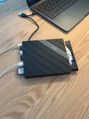 💿 It's more than just a CD/DVD drive. It's also an 8-in-1 docking station. #cddrive #USBhub #laptop #macbook 