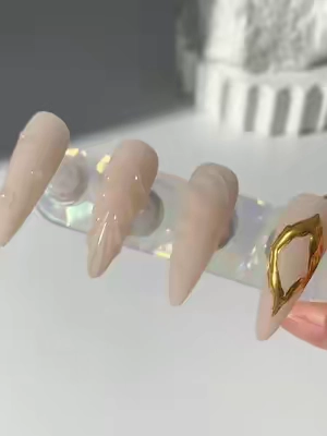 Making 3D nail art has never felt so easy. 🤍😆#diynailsathome #uvnails #gelxnails #easynails #3dnailsdesign 