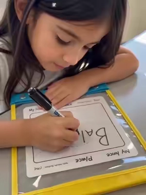 Visionary parents will not let their children walk into kindergarten at a loss.#timetome #kindergarten #preschool #MomsofTikTok #tracingbook Summer learning workbook  tracingbook Magic grooved handwriting practice for kids 3-5 Reusable grooved handwriting books for kids5-8
