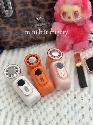 Don’t buy this mini fan unless you hate sweating outside this summer 🥵#MiniClipFan#SummerEssentials#HotGirlMustHave#PortableMiniFan#tiktokshopsummersale