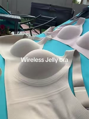 Feels Nakey! Love this wireless jelly bra FR! 💕  #jellybra #wirefreebra #wirelessbra #bra #bras @OEAK-Bras 