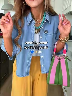 💙Cutest little cropped shirt jacket! Goes with EVERYTHING 🙌 #linenpant #affordablefashion #lookforless #backtoschoolshopping #summertofalloutfits 