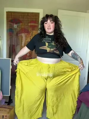 I’m actually obsessed with these pants. I’m trying to tell myself that I don’t need to buy more pairs but they fit so well. I feel like I need a pair to wear every day. #creatorsearchinsights #plussize #midsize #midsizefashion #plussizefashion 