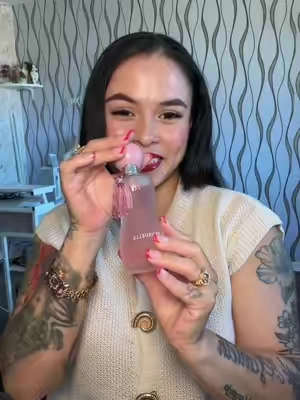 #perfumefeminino #perfumeparamujer #perfume 