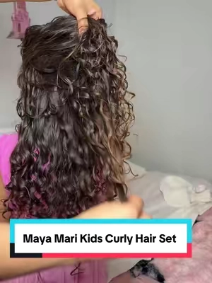 Si estás buscando una rutina completa para el cabello rizado de tus hijos, este set de Maya Mari Kids Curly Hair Set deja los rizos hidratados, definidos, brillantes y con mucho menos frizz. ¡Se ha convertido en uno de mis favoritos para la rutina de mi hija! 💛✨@MAYAMARIKIDS  #MayaMariKids #CurlyHairKids #RizosDefinidos #HairCareRoutine #TikTokShop
