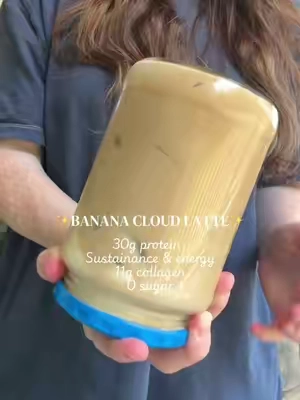 I used 2 scoops of protein coffee + whole milk to get 30g protein! #javvy #javvycoffee #bananabreadlatte #proteincoffee #coffee 