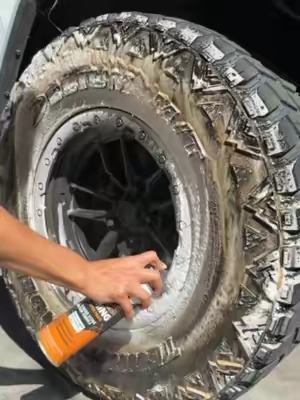 Simplify your wheel cleaning with Signature Series Orange Degreaser Foam! #ChemicalGuys #DetailingLife #CarDetailing #beforeafter
