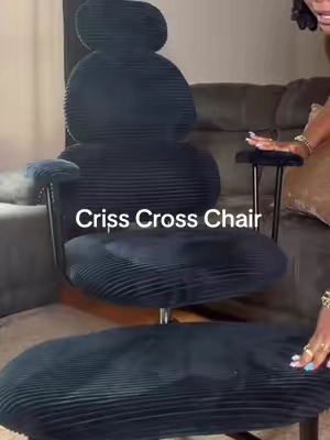 Replying to @prettyfaceangel11 They finally did it!! Runnnnnnn !! #crisscrosschair #ergonomicchair #pinmoco #chair #officechair @PINMOCO 