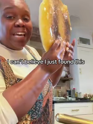 If you’re still pouring used cooking oil into a container and hoping for the best… you need this. 🙌 Sprinkle it into hot oil, stir, let it cool, and it turns the grease into a solid for quick, mess-free cleanup. Perfect for deep frying, bacon grease, and anyone who loves fried food but hates dealing with the oil afterward. #TikTokShop #KitchenHack #CookingHack #KitchenEssentials #HomeHacks 
