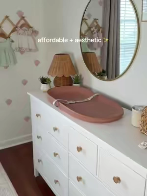 Don’t spend hundreds on a changing mat when affordable ones like this exist. This beautiful changing mat by Jool baby is as beautiful as it is functional with a wipeable surface for less laundry, non slip bottom, slanted design which can really come in handy (iykyk), and a clip for safety. A trusted brand at an affordable price ✨👏🏽 #babychangingmat #changingmat #newmom #newborn #jooldreamteam 