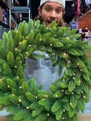 Bethlehem Lights Grand Radiance Wreath #wreath #christmaswreath #christmasdecor #seasonaldecor #qvc 