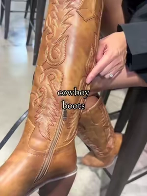 I’ve officially found my everyday western boots. 🤎 Comfortable, versatile, and they somehow make every outfit look better. Definitely one of my favorite finds! #tiktokfinds #WesternFashion #CowgirlStyle #BootSeason #OOTD 