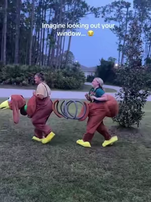 I was crying laughing the entire time. 😂🎷  #Halloween #halloweencostume #slinkydog #CostumeIdeas