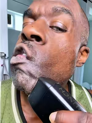 Gotta have that smooth face 🧼 #shave #shaver #electricshaver #mengrooming  #tiktokshop 