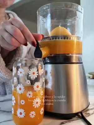 Hasta que por fin me tomo mi jugo en el desayuno sin que me cueste. #tiktokshopcreatorpicks #juicemaker #orangejuice 