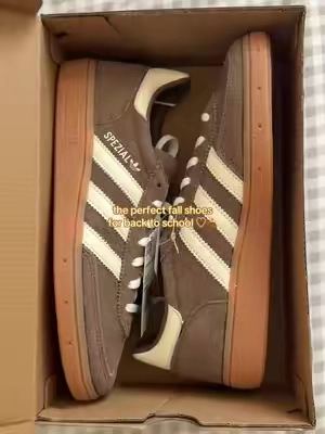 adidas handball spezial in earth strata brown / off white color 🧸 🫶🏻 #adidasspezial #brownshoes 