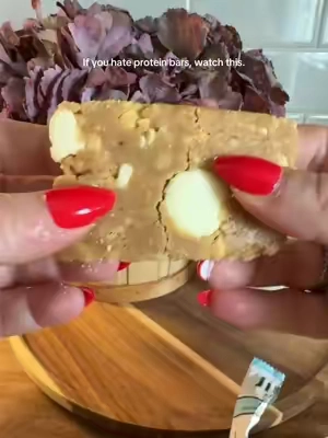 If protein bars aren’t your thing because of the taste, this one might change your mind. 🤍🍪 @JiMMYBAR Functional Protein 