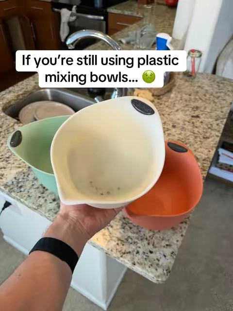 Move away from that plastic & upgrade to stainless steel! Hard to say no at that price. #mixingbowls #mixingbowlset #kitchen #kitchenessentials #tiktokshopcreatorfinds 