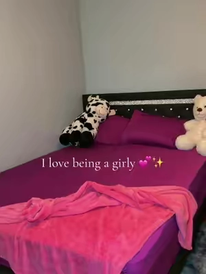 Found the cutest bed frame 😍✨ #hombck #bedframe #girlroom #diamondbed #furniture 