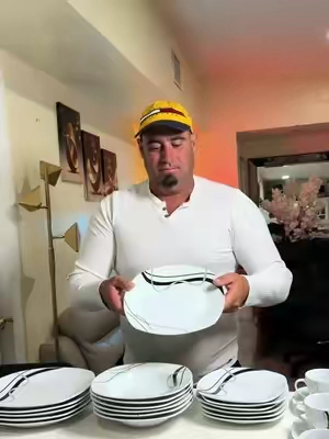 🍽️ ¡Haz que cada comida luzca elegante! ✨ Dale un toque moderno a tu mesa con el set de vajilla VEWEET Fiona. Fabricado en porcelana de alta calidad, incluye todo lo necesario para servir hasta 6 personas. Su elegante diseño blanco con líneas negras y grises combina con cualquier decoración. Además, es apto para microondas y lavavajillas, ideal para el uso diario o para sorprender a tus invitados. ¡Convierte cada comida en una experiencia especial! 🖤🤍 #TikTokShopSummerSale #VEWEET Series Fiona, 18/24/30- #Dinnerware #KitchenEssentials #KitchenMustHaves        