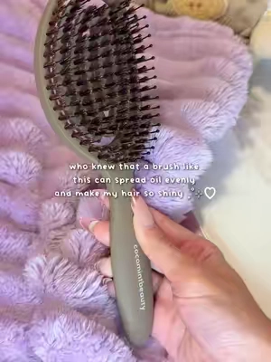 if u have thin oily hair this brush is a life saver! #brush #cocomintbeauty #kbeauty #hairbrush #oilyhair 