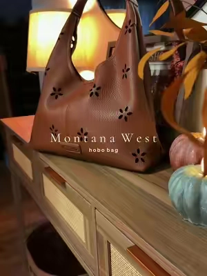 Such a pretty bag, only this color left in stock! 🤎 @Rustic Charm Bootic #purse #shoulderbag #leatherbag 