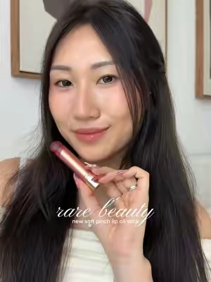 ngl the power I feel right now getting my hands on the sold out dream shade…dare I say it really is the best shade of the lip oil sticks @Rare Beauty  #rarebeauty #rareroutine #lipoil #newmakeup #lipgloss not sponsored