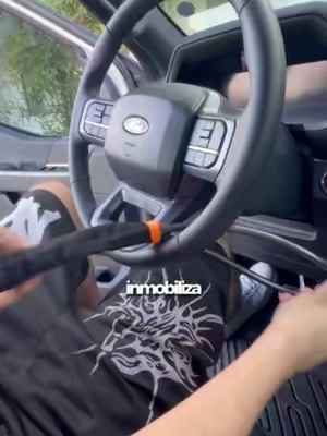 Funciona para absolutamente cualquier vehiculo y vale completamente la pena tenerlo si te puede salvar de que te roben tu auto o almenos les cueste más tiempo a los ladrones robarlo #vehiculos #autos #robodeauto #theft #antitheft #viral #latinos