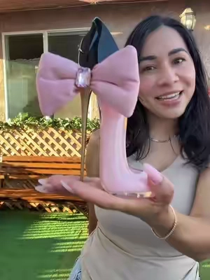 Anhelaba tanto tener este perfume y por fin lo encontré disponible 🥰🤤 #perfume #carolinaherreragoodgirlparfum #fraganciasfemeninas #tiktokshopfind 