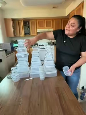 Set de 62 piezas de topers  (31 topers y 31 tapas ) perfecto para llevar el lonche al trabajo para guardar la comida al refrigerador y para organizar la despensa!#foodstorage #kitchenfinds #kitchenessentials #TikTokShopSummerSale #SummerWins 