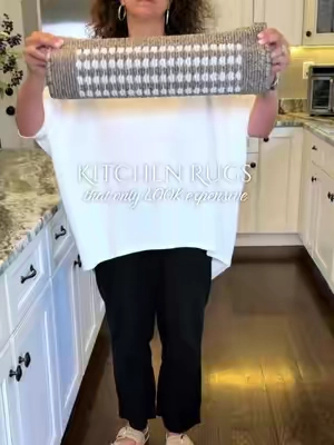 This 3 piece set of non-slip and washable kitchen rugs only looks expensive. #kitchendecor #kitchenmats #kitchenessentials #washablerugs #kitchenfloormat 