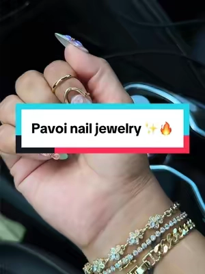 So pretty!! Where them so many ways😍 #nailtech #nailjewelry #handjewelry #nailrings #nailscheck 